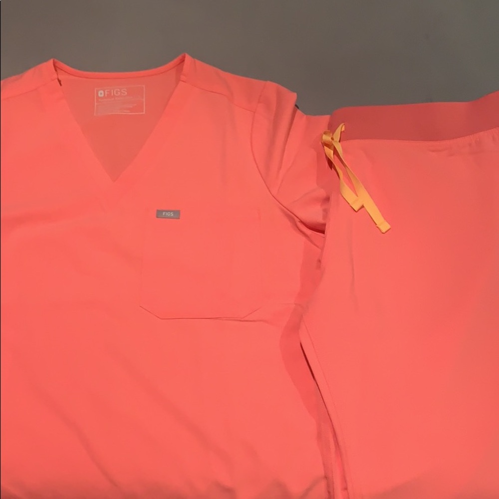 Figs, Neon Pink large set. Never worn